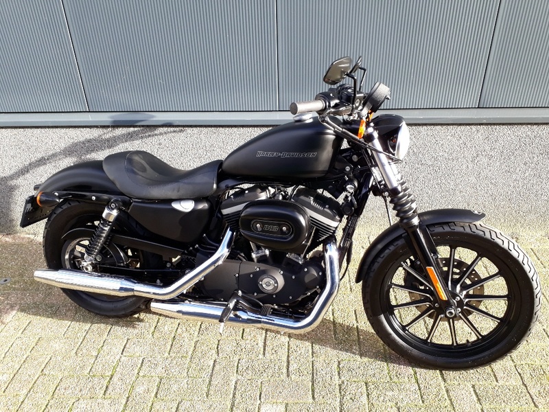 VERKOCHT .....Harley Davidson 883 Iron Black 2011 (nieuwstaat)