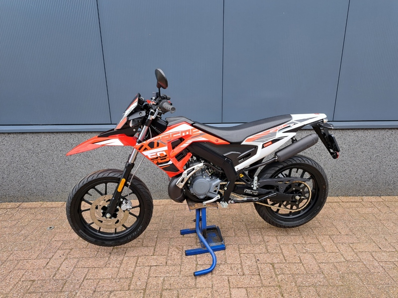 VERKOCHT .......Derbi Senda DRD SM 50 X-treme LS