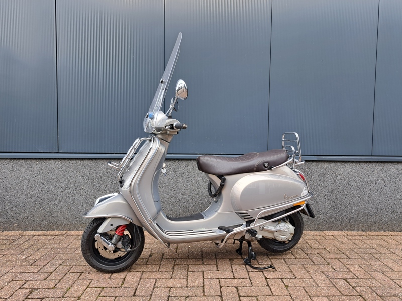 VERKOCHT .....Vespa LX 25/45 km/h grey Full options