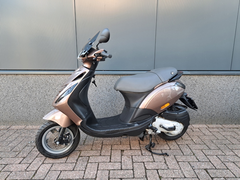 VERKOCHT ....Piaggio Zip Special 45 km/h