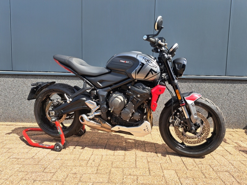 VERKOCHT ..........Triumph Trident 660