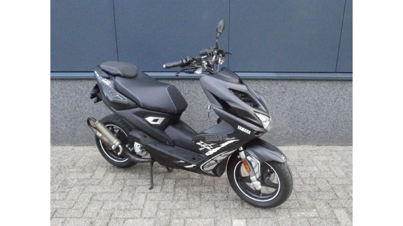 VERKOCHT . Yamaha Aerox R Naked Style 2014 zwart 45 km/h