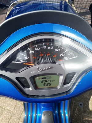 VERKOCHT ....Vespa Sprint 25 km/h blauw 2017 