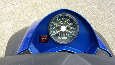 VERKOCHT ...Peugeot Ludix blauw 25 km/h 