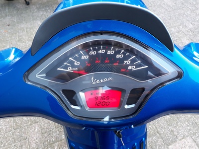 VERKOCHT ..... Vespa Sprint  45 km/h blauw 2015