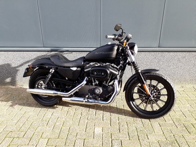 VERKOCHT .....Harley Davidson 883 Iron Black 2011 (nieuwstaat)