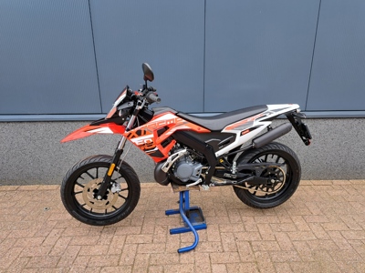 VERKOCHT .......Derbi Senda DRD SM 50 X-treme LS