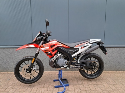 VERKOCHT .......Derbi Senda DRD SM 50 X-treme LS