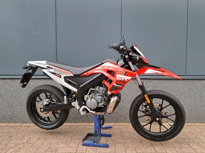 VERKOCHT .......Derbi Senda DRD SM 50 X-treme LS
