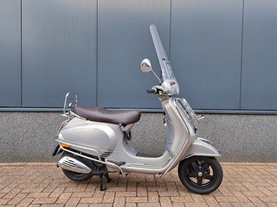 VERKOCHT .....Vespa LX 25/45 km/h grey Full options