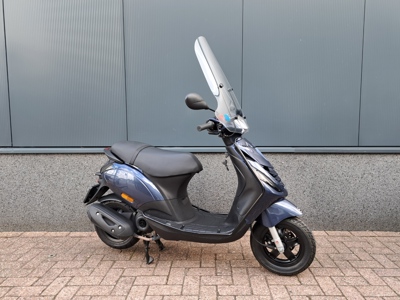 VERKOCHT .....Piaggio Zip Special 45 km/h