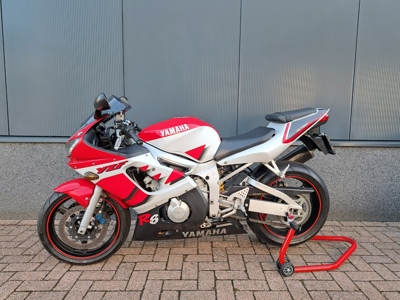 Yamaha R6 rood-wit