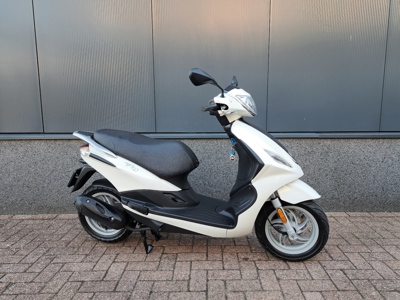 Piaggio New Fly 25 - 45 km/h wit