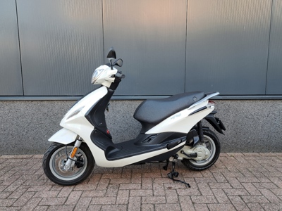 Piaggio New Fly 25 - 45 km/h wit