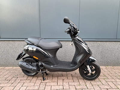 VERKOCHT .....Piaggio Zip Special 45 km/h