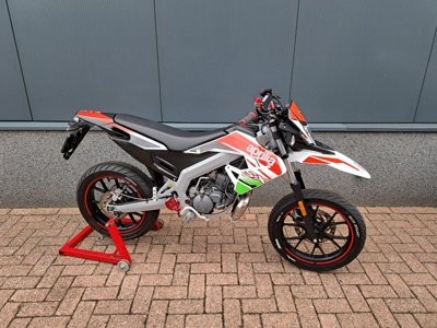 VERKOCHT ....Aprilia SX 50 supermotard