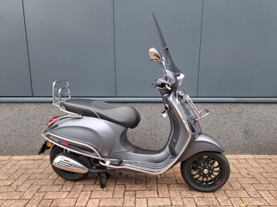 VERKOCHT .....Vespa Sprint Sport 45 km/h Full Options