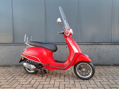 Vespa Primavera rood 45 km/h