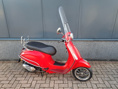 Vespa Primavera rood 45 km/h