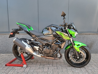 ......Kawasaki Z 400 ABS