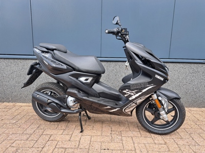 Yamaha Aerox R Naked Style zwart 45 km/h