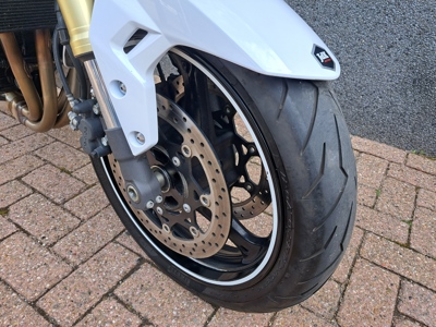 Suzuki GSR 750