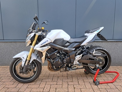 Suzuki GSR 750