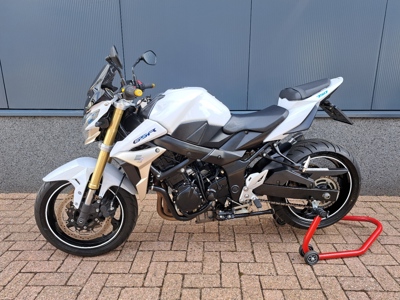 Suzuki GSR 750