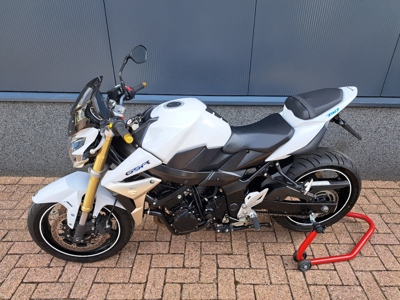 Suzuki GSR 750