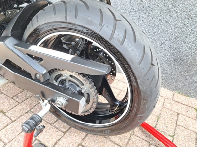 Suzuki GSR 750