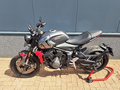 VERKOCHT ..........Triumph Trident 660
