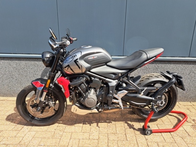 VERKOCHT ..........Triumph Trident 660
