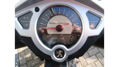VERKOCHT .....Peugeot Speedfigt III 45 km/h 2012