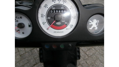 VERKOCHT ....Peugeot Speedfight II zwart 25 km/h 