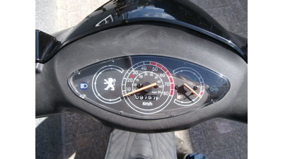 VERKOCHT ....Peugeot V-clic 25 km/h zwart 
