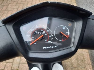 VERKOCHT ....Peugeot Kisbee Black Edition 45 km/h 2018