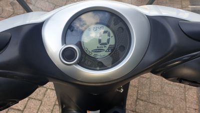 VERKOCHT ....Yamaha Neo's 4T wit 45 km/h 2017