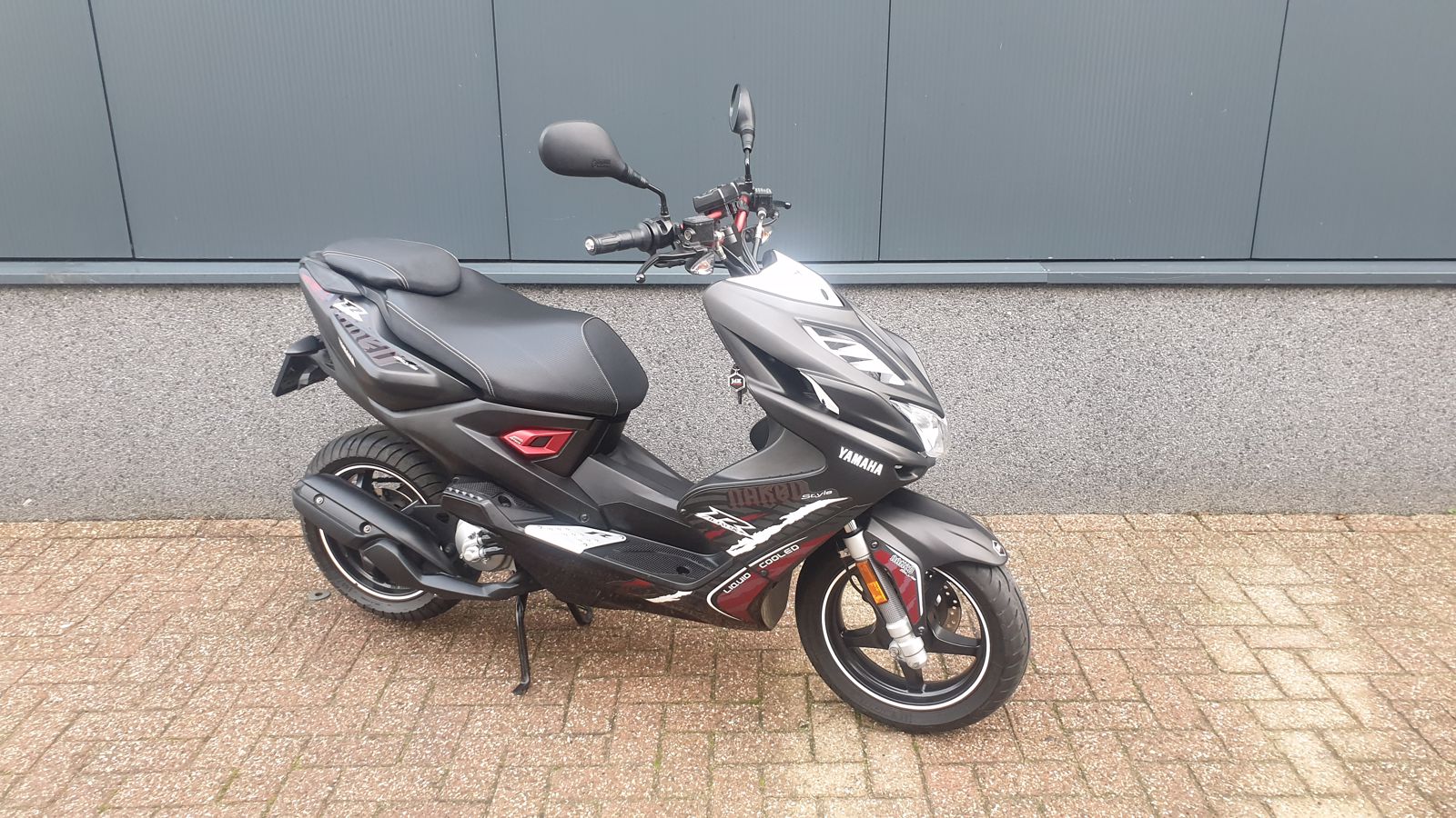 Verkocht Yamaha Aerox R Naked Style 2014 Zwart 45 Km H Bestellen