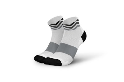 Incylence ultralight waves short white