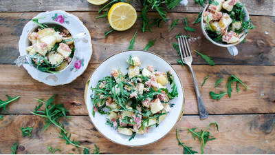Recept: Aardappelsalade met spekjes en rucola