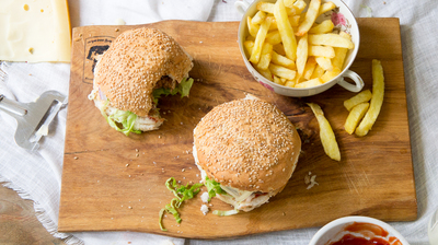 Recept: Broodje hamburger met verse friet