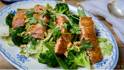 Recept: Gelakte zalm met wokgroente