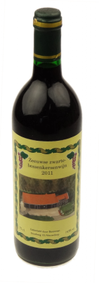 Zwarte bessen-kersen wijn